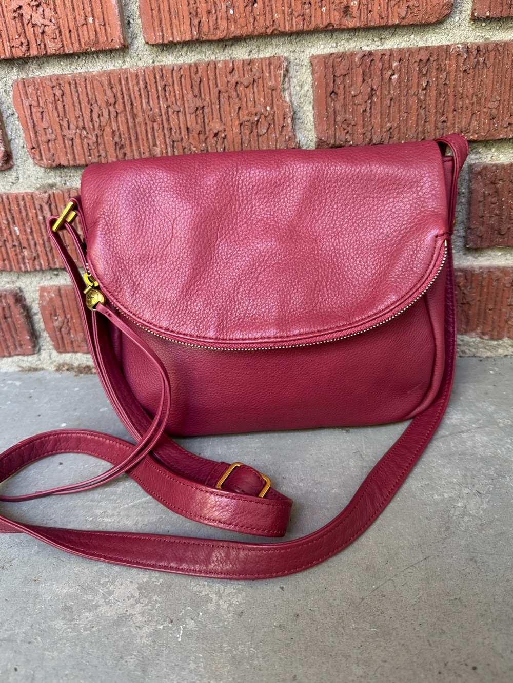 HOBO Fern Messenger Crossbody IN PEBBLED LEATHER